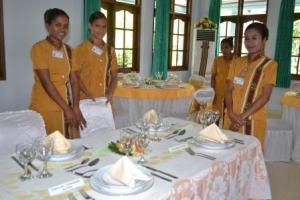 altre ex-allieve del Centro preparano la mensa